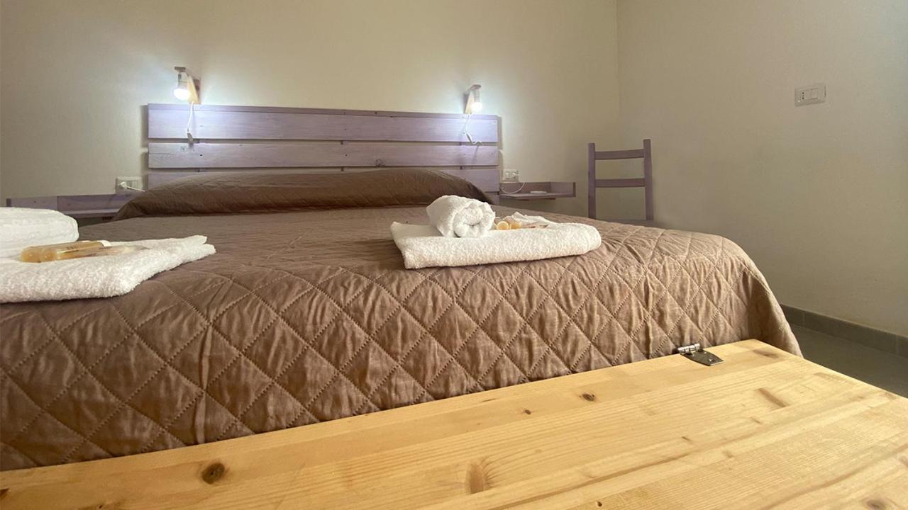 I Tre Schen Hotel Calasetta Kültér fotó